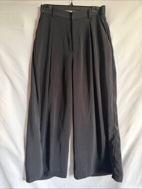 Black Wide-Leg Women's Trousers — Tailored Pleat Front